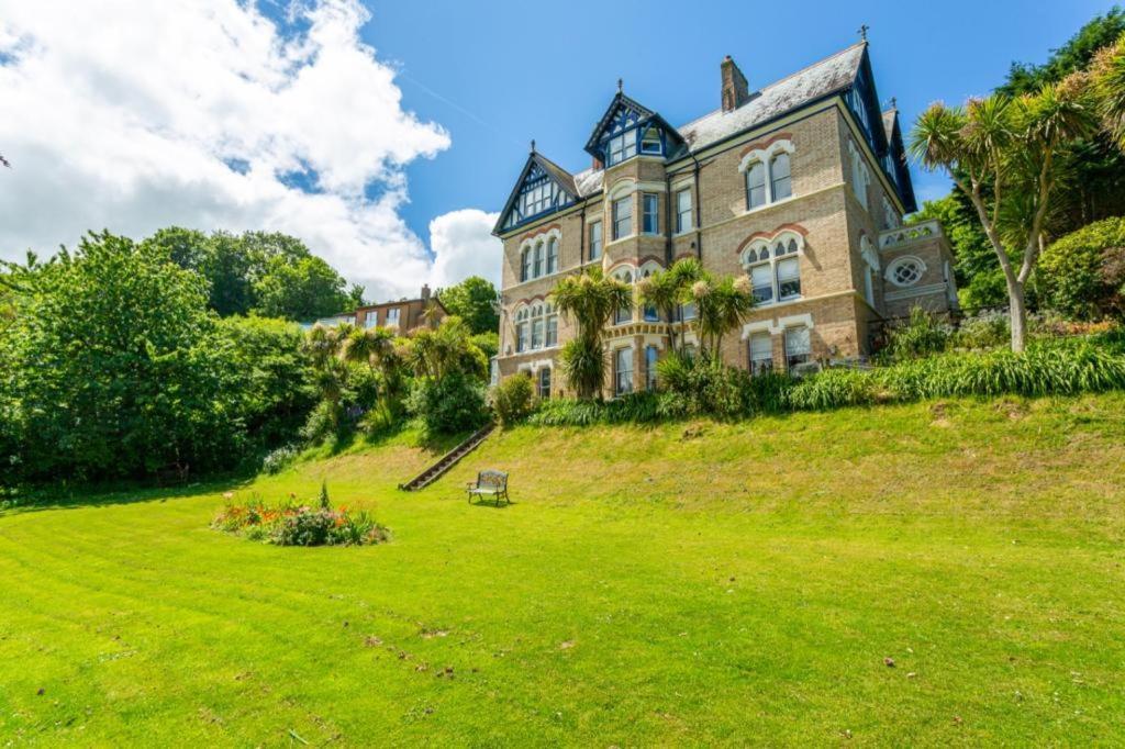 Westwell Hall Guest Accommodation, Bed & Breakfast, Luxury Rooms อิลฟราคูมบ์ ภายนอก รูปภาพ